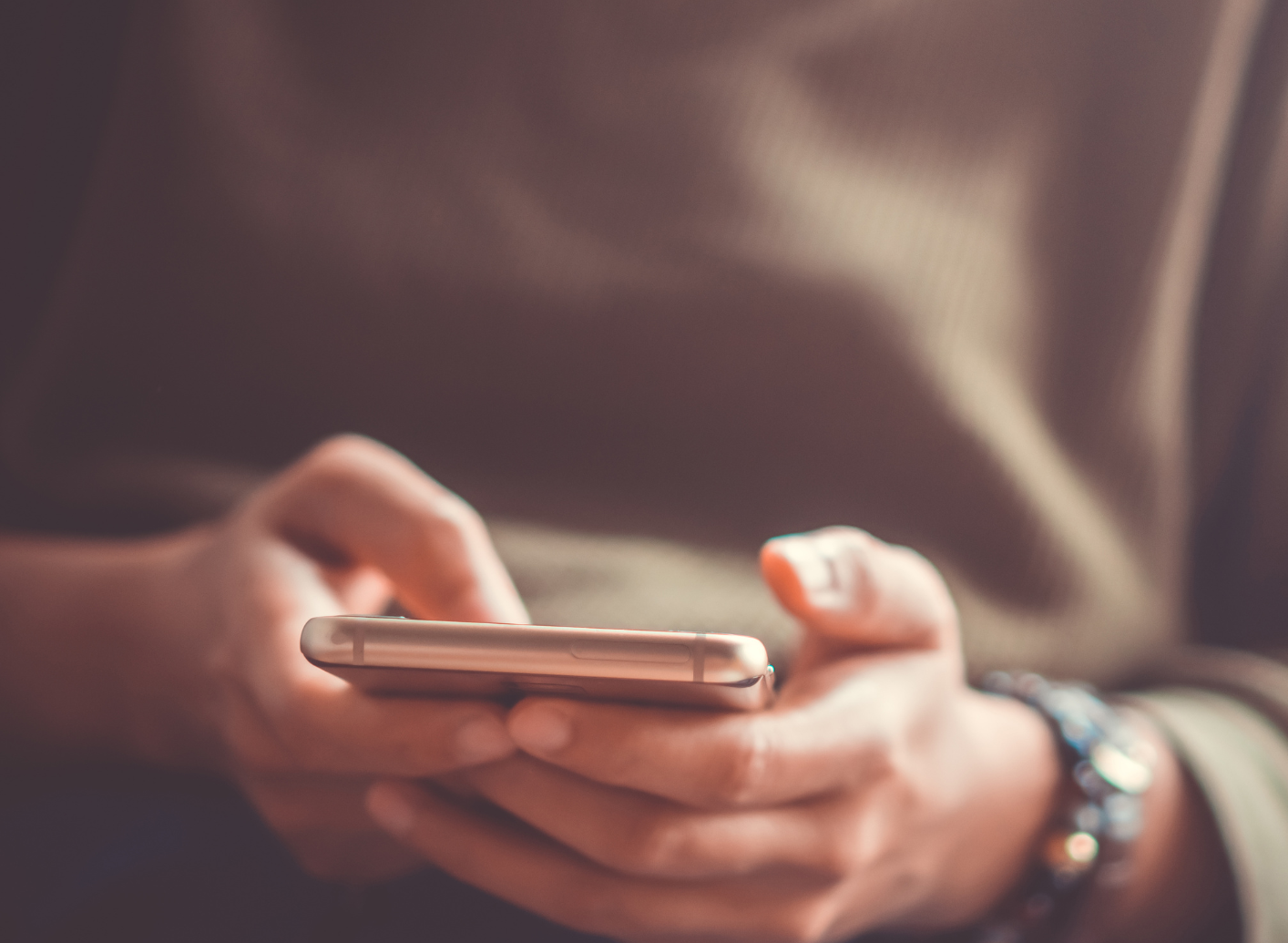 Telefonoa eta whatsappa erabiltzen ikasteko ikastaroak otsailean