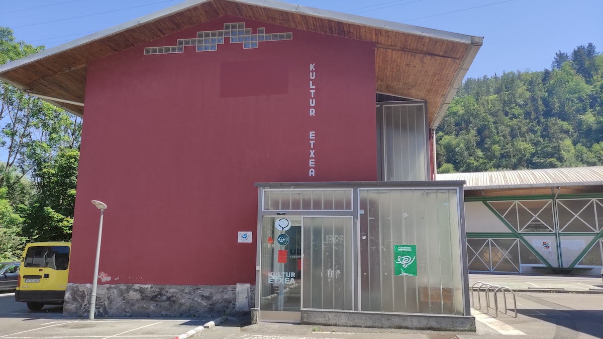 Gaurtik aurrera ohiko ordutegian irekiko da Udal Liburutegia
