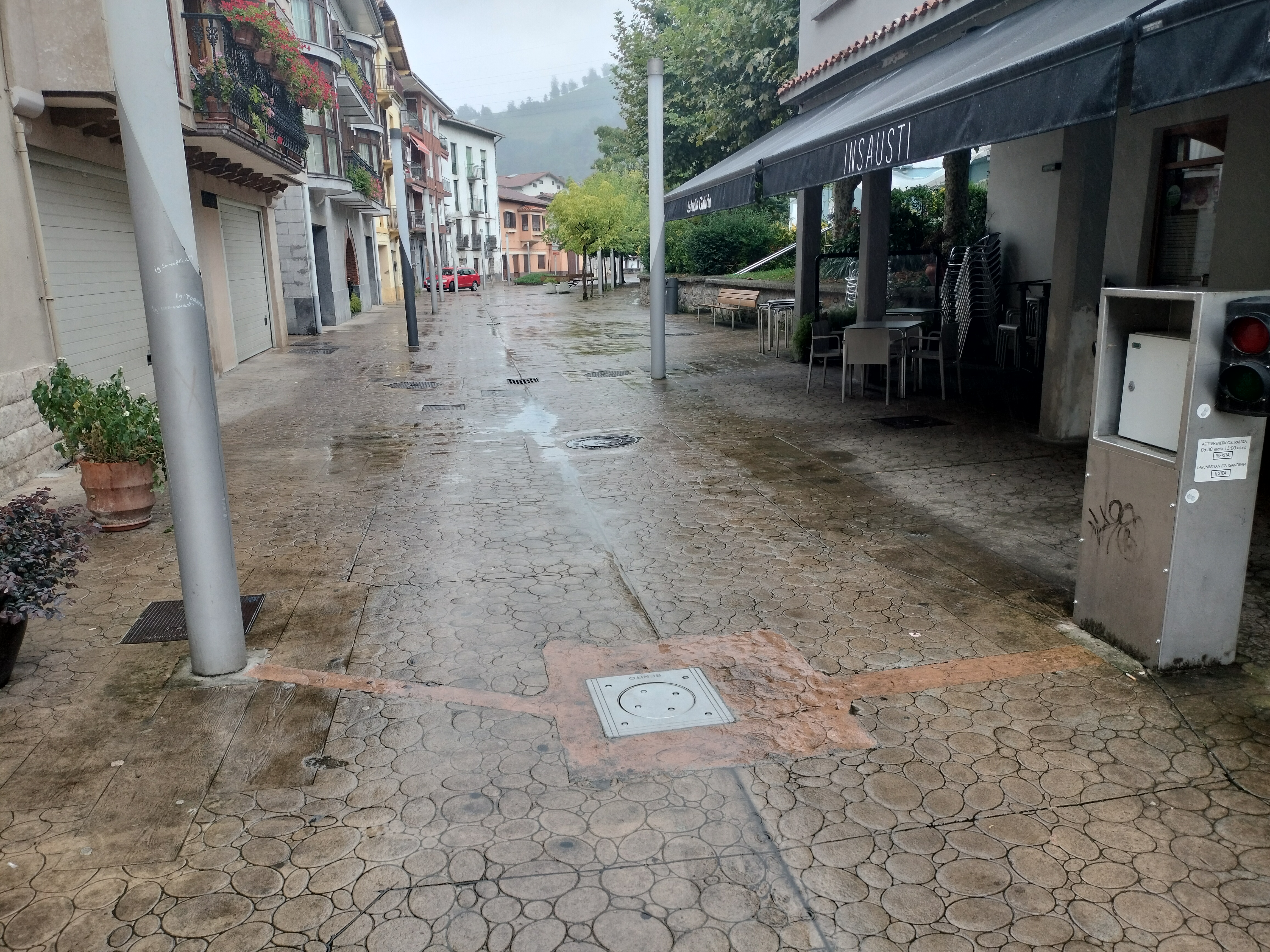 Mañana por la mañana se realizarán las obras de reparación de una fuga de agua cerca del bar Insausti