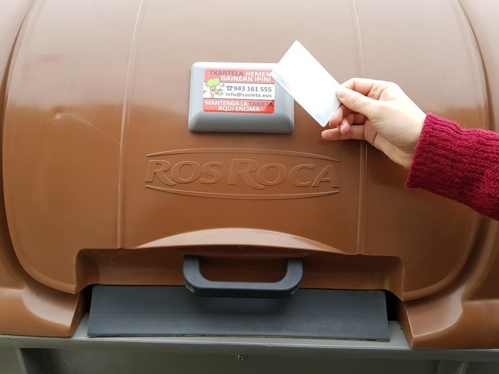 Edukiontzi marroietako sarrailak aktibatuko dira astelehenetik aurrera.