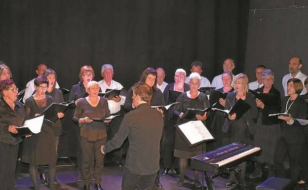Musika eskolaren eta Elekun abesbatzaren kontzertua ostiralean