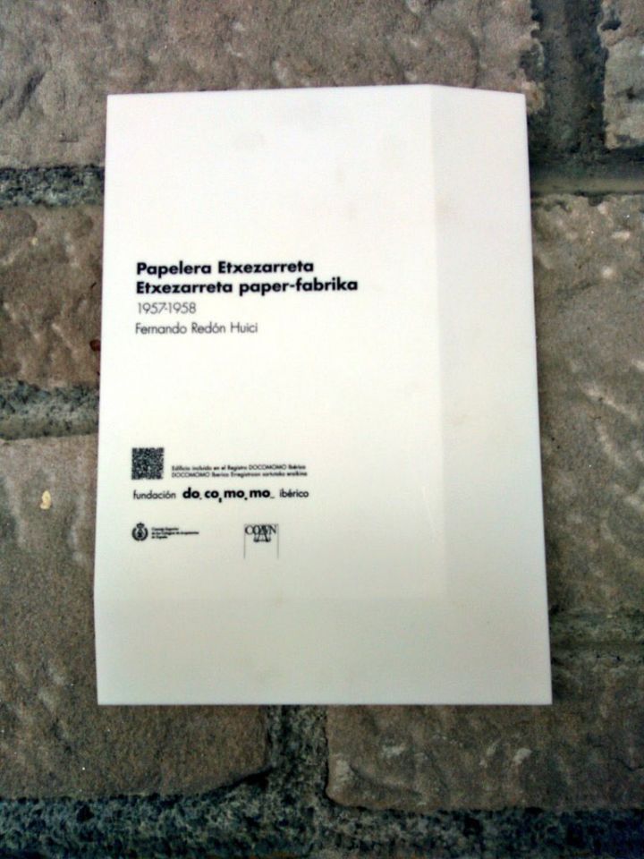 Errekonozimendua Etxezarreta paper fabrikako bulegoen eraikinari