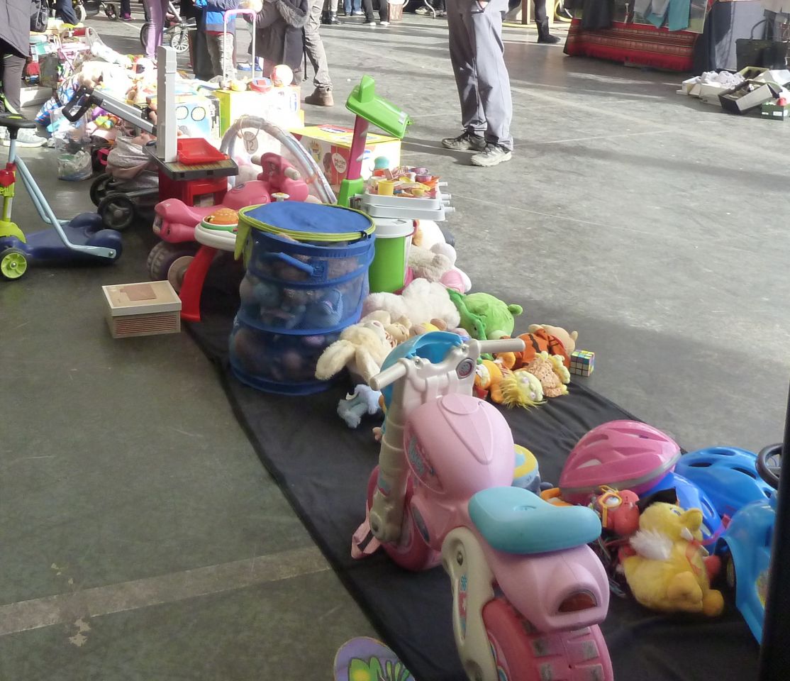 Recogida de material para el mercado solidario
